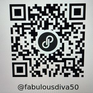 Not yet signed up for Poshmark? Sign up with invite code FABULOUSDIVA50 to save